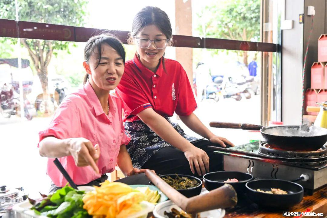全网追的“扁担女孩”，找了一份暑假工，时薪12元 - 舟山生活资讯 - 舟山28生活网 zhoushan.28life.com