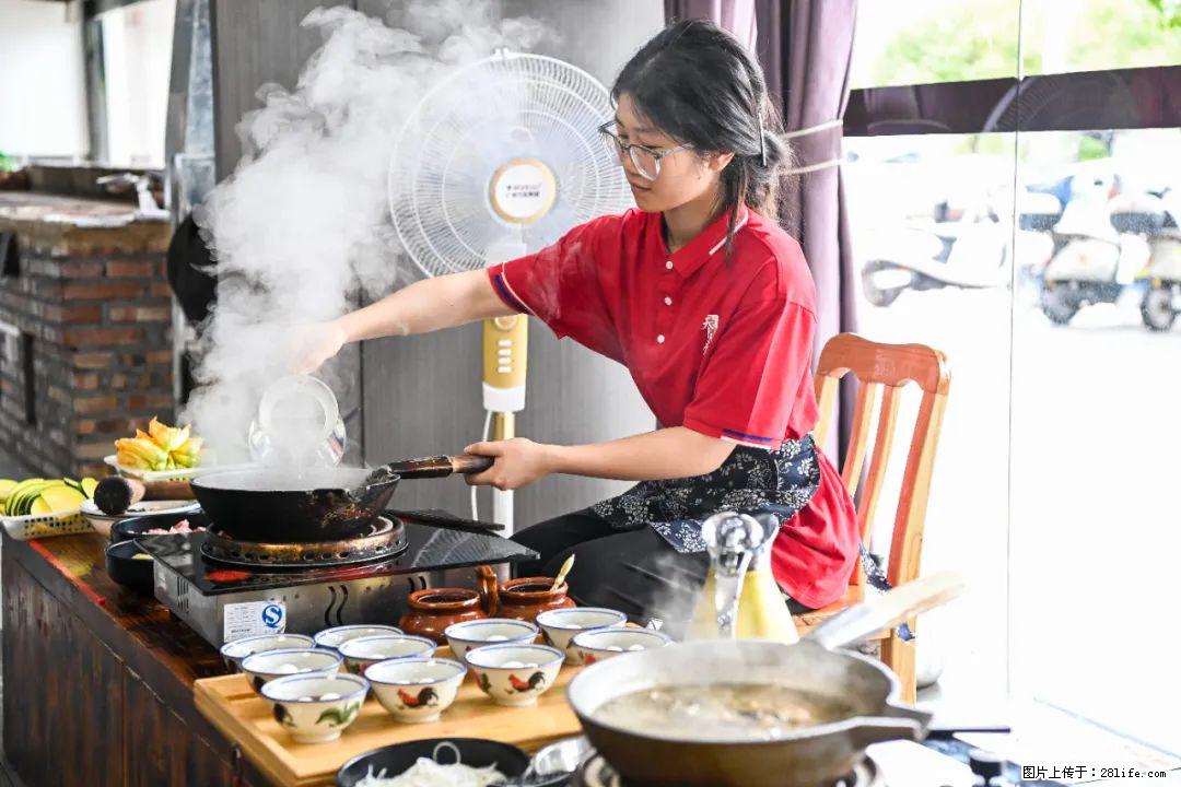 全网追的“扁担女孩”，找了一份暑假工，时薪12元 - 舟山生活资讯 - 舟山28生活网 zhoushan.28life.com